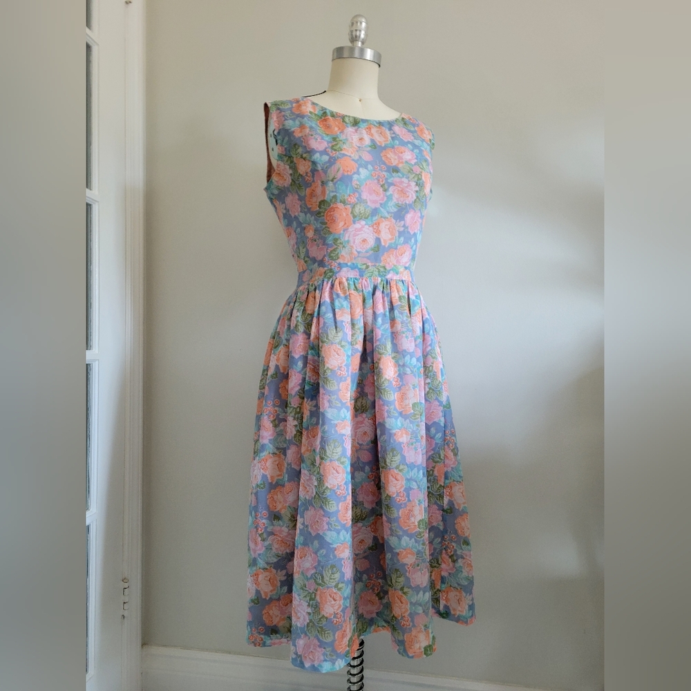 VINTAGE handmade floral sleeveless dress with button down back